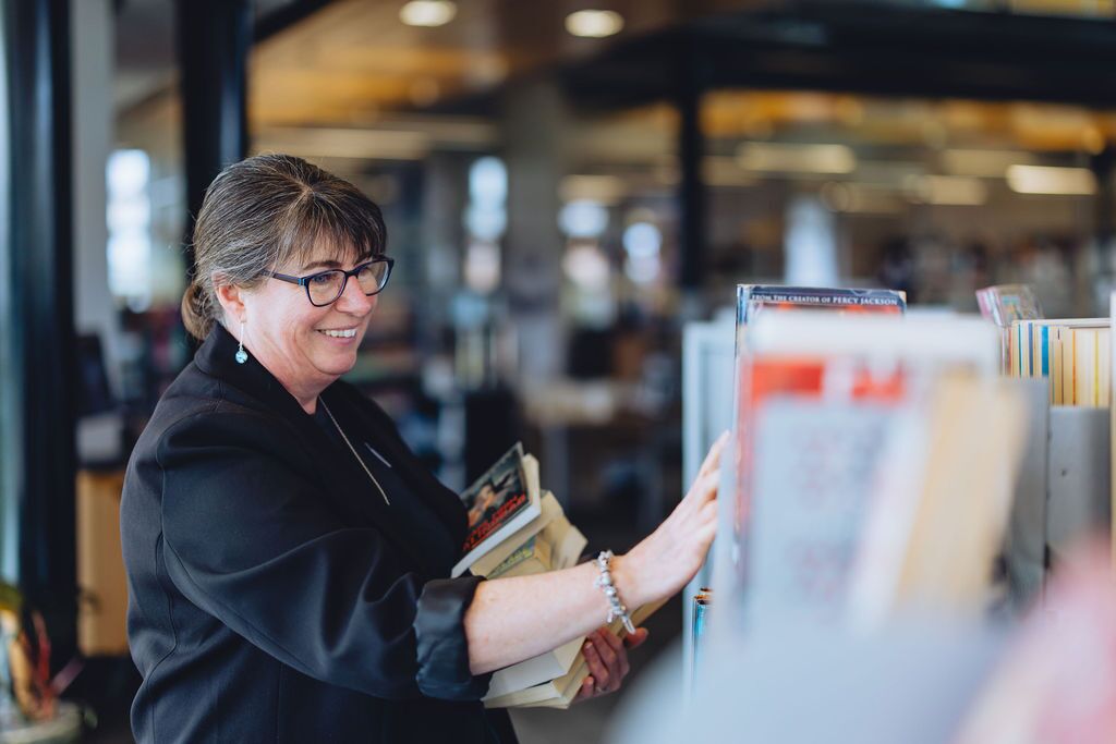 Carole Gardiner Carole Gardiner in her library